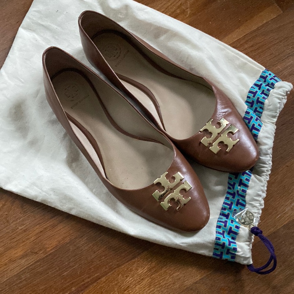 Tory Burch tan and gold flats